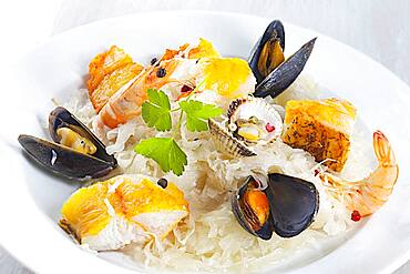 Seafood sauerkraut