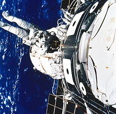 STS-88, Astronaut Newman Spacewalk, 1998