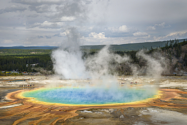 Grand Prismatic Spring, Yellowstone National Park, Wyoming, USA.