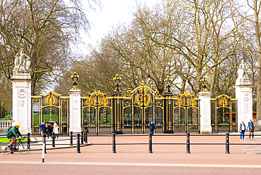 The Canada Gate, part of the Queen Victoria Memorial and an entrance to Green Park, London, England, United Kingdom, Europe