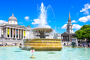 Fountain at Trafalgar Square, with the National Gallery and St. Martin-in-the-Fieldschurch in the background, London, England, United Kingdom, Europe