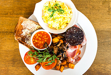 The full English breakfast, Castleton, Peak District National Park, Derbyshire, England, United Kingdom, Europe