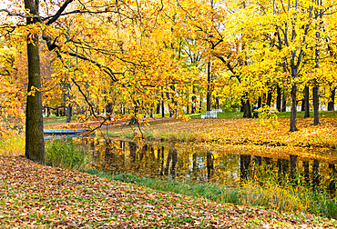 Catherine Park in autumn, Pushkin (Tsarskoye Selo), near St. Petersburg, Russia, Europe