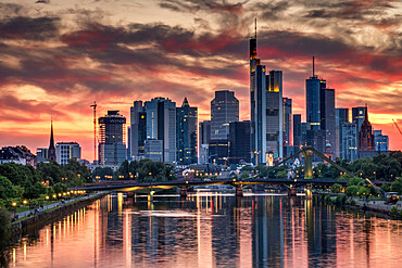 Sunset over the River Main and Frankfurt city skyline, Frankfurt, Hesse, Germany, Europe