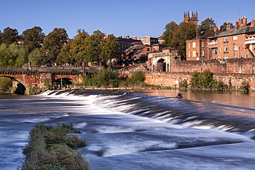 Chester Weir on the River Dee below Bridgegate in autumn, Chester, Cheshire, England, United Kingdom, Europe