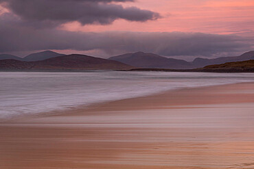 Scarista Beach backed by the Harris Hills at sunset, Isle of Harris, Outer Hebrides, Scotland, United Kingdom, Europe