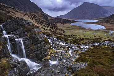 Stormy skies over Llyn Idwal and Pen yr Ole Wen, Cwm Idwal, Snowdonia National Park (Eryri), North Wales, United Kingdom, Europe