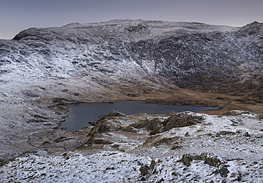 Llyn Cwmffynnon and Glyder Fawr from Moel Berfedd in winter, Snowdonia National Park (Eryri), North Wales, United Kingdom, Europe