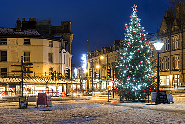 Christmas Tree and snow in Buxton at Christmas, Buxton, Derbyshire, England, United Kingdom, Europe