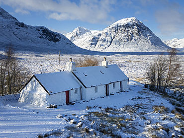 Black Rock Cottage and Stob Dearg (Buachaille Etive Mor) in winter, Rannoch Moor, Argyll and Bute, Scottish Highlands, Scotland, United Kingdom, Europe