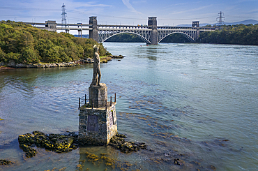 Commemorative statue of Lord Nelson overlooking the Britannia Bridge, Menai Strait, Isle of Anglesey, North Wales, UK