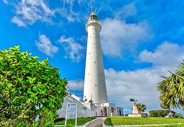 Gibb's Hill Lighthouse, built of cast iron in London and erected by the Royal Engineers in 1844, still in use, Southampton Parish, Bermuda, Atlantic, North America