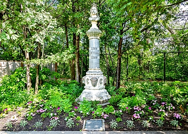 Queen Victoria's Diamond Jubilee Monument, formerly outside City Hall, moved in the 1960s to Assiniboine Park, Winnipeg, Manitoba, Canada, North America