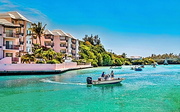 Flatt's Inlet, a channel connecting the inland Harrington Sound with the Atlantic Ocean, home to the Bermuda Aquarium, Museum and Zoo, Bermuda, Atlantic, North America