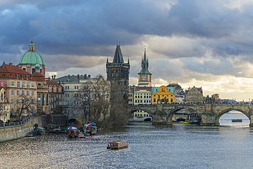 Charles Bridge and Church of Saint Francis of Assisi with Old Town Bridge Tower, UNESCO World Heritage Site, Prague, Bohemia, Czech Republic (Czechia), Europe