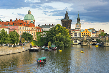 Boat going towards Charles Bridge, Prague, Bohemia, Czech Republic (Czechia), Europe