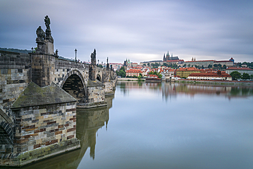 Prague Castle and Charles Bridge on Vltava River in city, UNESCO World Heritage Site, Prague, Bohemia, Czech Republic (Czechia), Europe