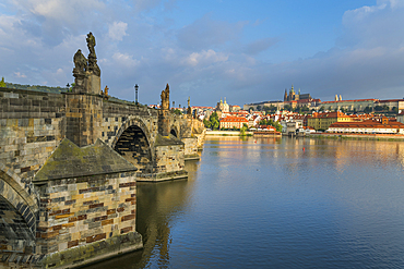 Prague Castle and Charles Bridge on Vltava River at sunrise, UNESCO World Heritage Site, Prague, Bohemia, Czech Republic (Czechia), Europe