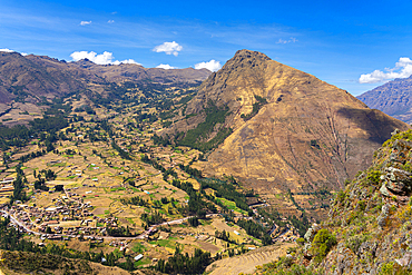 Town of Pisac (Pisaq), Sacred Valley, Calca Province, Cusco (Cuzco) Region, Peru, South America