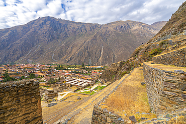 Terraces and ruins at archaeological site of Ollantaytambo, Ollantaytambo District, Sacred Valley, Urubamba Province, Cusco (Cuzco) Region, Peru, South America