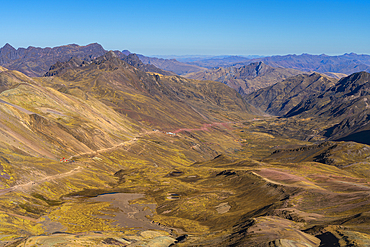 Trail leading through valley to Rainbow Mountain, Uchullujllo, Pitumarca District, Canchis Province, Cuzco Region, Peru, South America