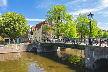 Bridge over Brouwersgracht canal, Amsterdam, The Netherlands, Europe