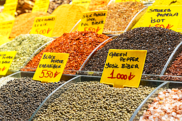 Different spices on display in store, Egyptian Bazaar (Spice Bazaar Market), Eminonu, Fatih District, Istanbul Province, Turkey, Europe