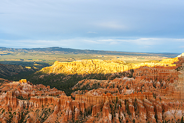 Bryce Canyon amphitheater at sunset, Inspiration Point, Bryce Canyon National Park, Utah, USA