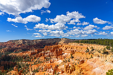 Scenic view of hoodoos and rock formations, Sunrise Point, Bryce Canyon National Park, Utah, USA