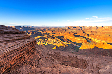 Bend of Colorado River at Dead Horse Point at sunrise, Dead Horse Point State Park, Utah, United States of America, North America