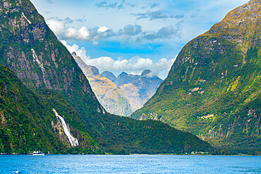 Bowen Falls, Milford Sound, Fiordland National Park, UNESCO World Heritage Site, South Island, New Zealand, Pacific