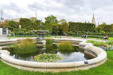 Volksgartenbrunnen fountain and Vienna city hall in background, Volksgarten park, Vienna, Austria, Europe