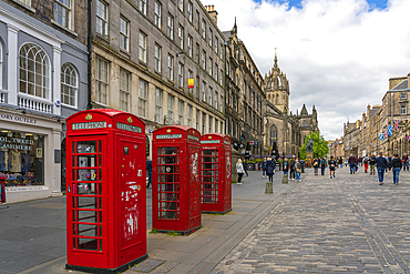 Red phone booths at Royal Mile with St. Giles Cathedral in background, UNESCO World Heritage Site, Edinburgh, Scotland, United Kingdom, Europe