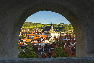 Historic town of Cesky Krumlov and Cesky Krumlov Caste Tower framed by opening, UNESCO World Heritage Site, Cesky Krumlov, South Bohemian Region, Czech Republic (Czechia), Europe