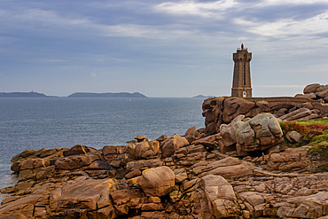 Pink Granite Coast (Cote de Granit Rose), Ploumanac'h, Perros-Guirec, Cotes-d'Armor, Brittany, France, Europe