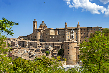 Panorama of the Cathedral, Palazzo Ducale and historic center, UNESCO World Heritage Site, Urbino, Marche, Italy, Europe