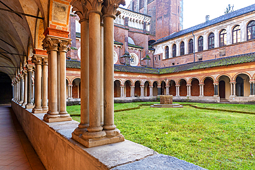 Cloister of Saint Andrew Gothic Church, Vercelli, Piedmont, Italy, Europe