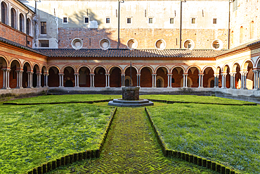 Cloister of Saint Andrew Gothic Church, century XIII, Vercelli, Piedmont, Italy, Europe