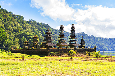 Ulun Danu Tamblingan Water Temple, Munduk, Bali, Indonesia, Southeast Asia, Asia