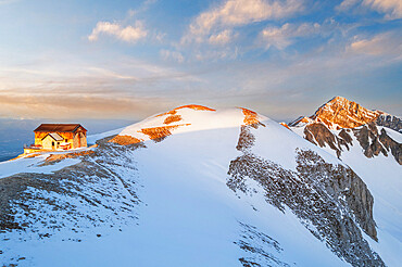 Duca degli Abruzzi mountain hut, Campo Imperatore, Gran Sasso National Park, Apennines, L'Aquila, Abruzzo region, Italy, Europe