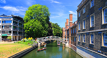 Punting on the River Cam by the Mathematical Bridge, Queen's College, Cambridge, England, UK