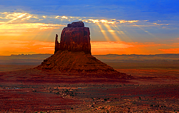 Dawn/sunrise, Monument Valley, Navajo Indian Territory/ Utah, USA