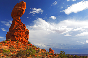 Balanced Rock, Arches National Park, Utah, United States of America, North America