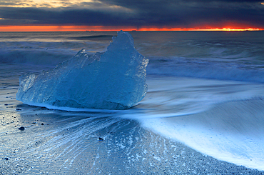 Breioamerkursandur (Diamond Beach) near Jokulsarlon Glacier Lagoon, at sunrise (dawn), Vatnajokull National Park, southern Iceland, Polar Regions