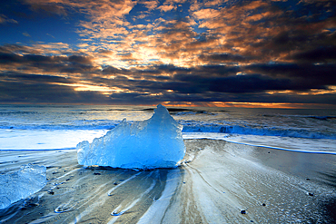 Breioamerkursandur (Diamond Beach) near Jokulsarlon Glacier Lagoon, at sunrise (dawn), Vatnajokull National Park, southern Iceland, Polar Regions