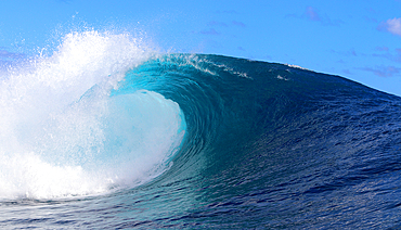 Breaking wave, Teahupo'o, Tahiti, French Polynesia, South Pacific, Pacific