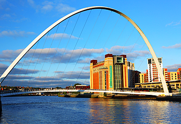 Gateshead Millennium Bridge, Newcastle-upon-Tyne, Tyne and Wear, England, United Kingdom, Europe