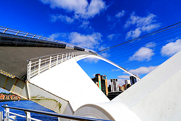 Gateshead Millennium Bridge, Newcastle-upon-Tyne, Tyne and Wear, England, United Kingdom, Europe