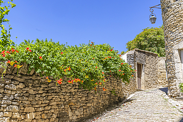 Gordes, Vaucluse, Provence-Alpes-Cote d'Azur, France. A steep narrow street in a small town in Provence.