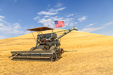 USA, Washington State, Whitman County. Palouse. Threshing machines to harvest wheat.